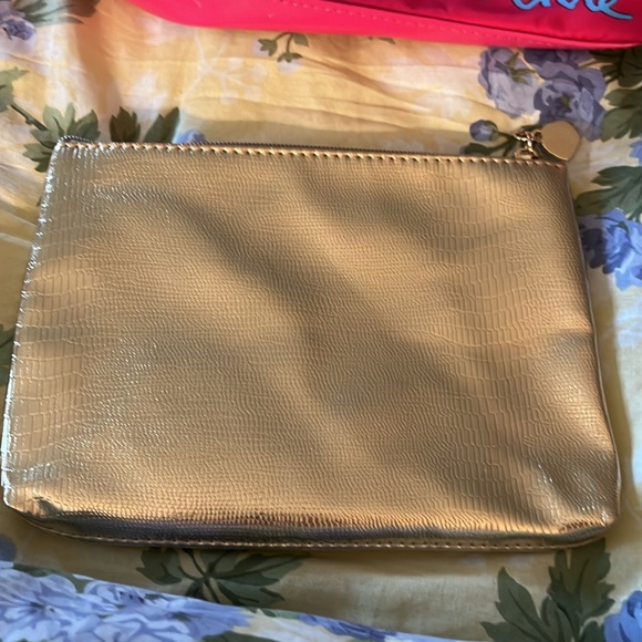 Such a fun set of bags. - Picture 7 of 9